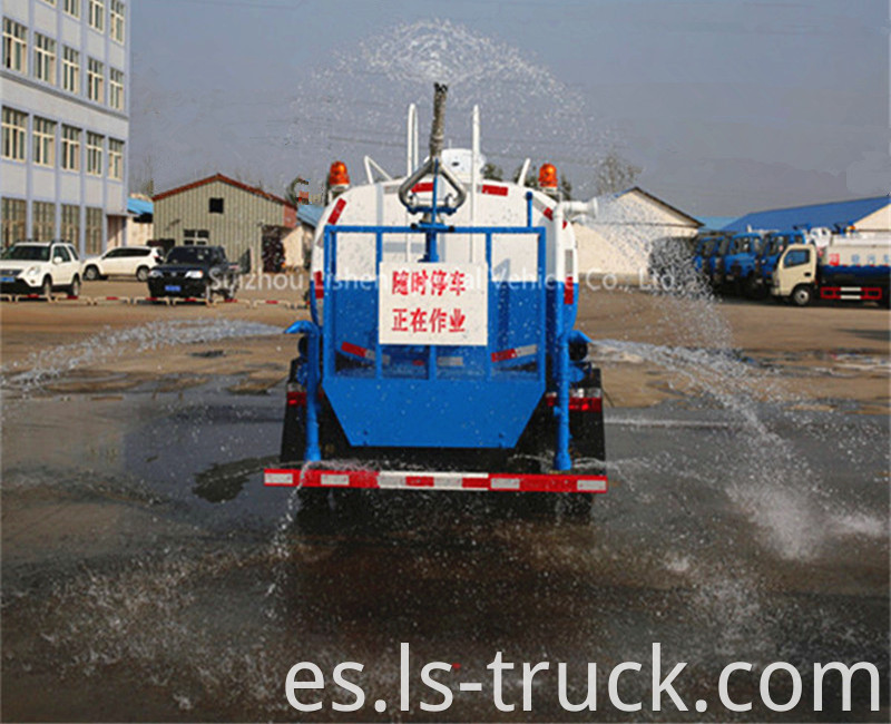 WATER SPRINKLER TRUCK